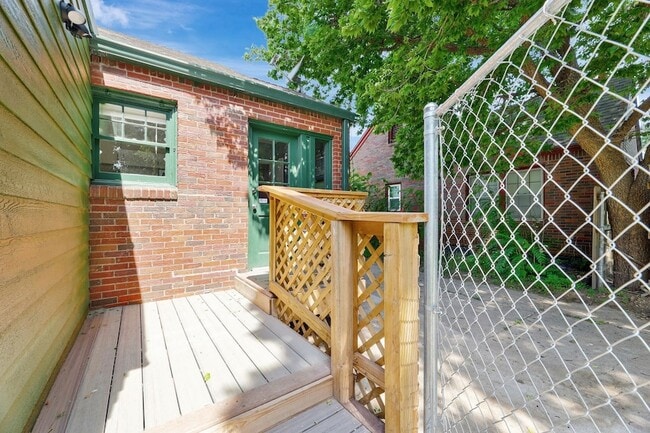 Building Photo - 230 S Minneapolis St