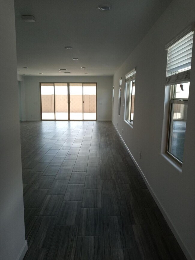 Building Photo - 440 S 202nd Ln