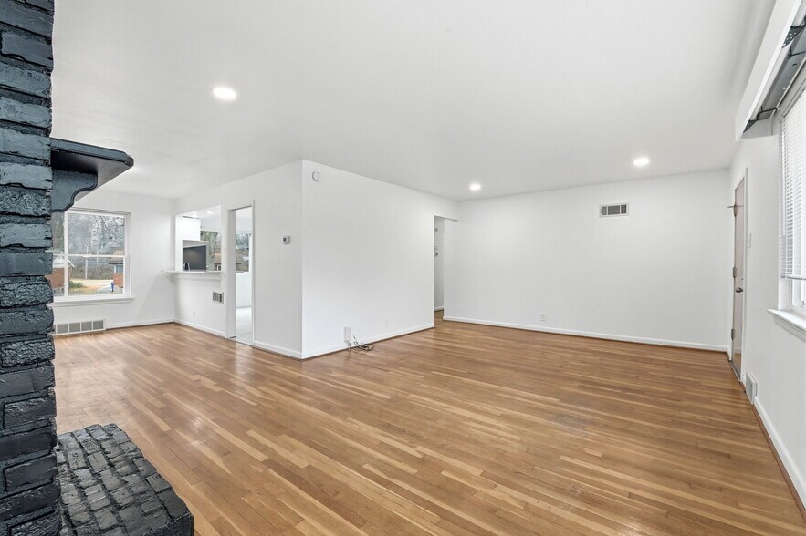 Building Photo - 1152 Burch Ln