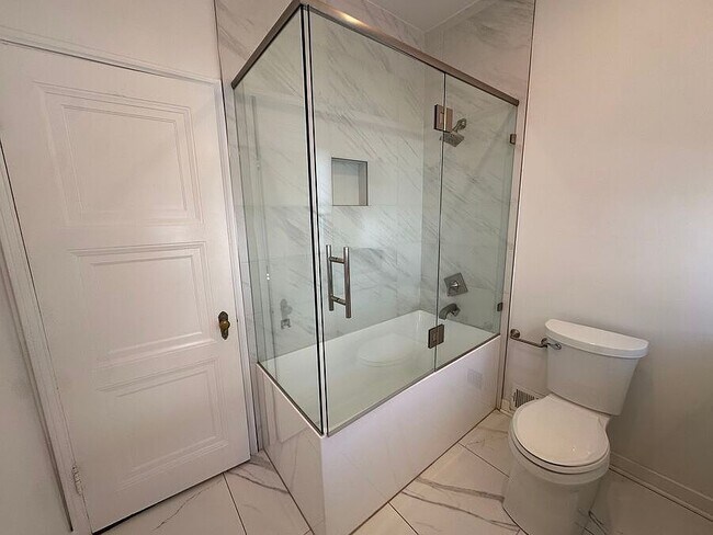 Building Photo - 1407 Laurel Ave