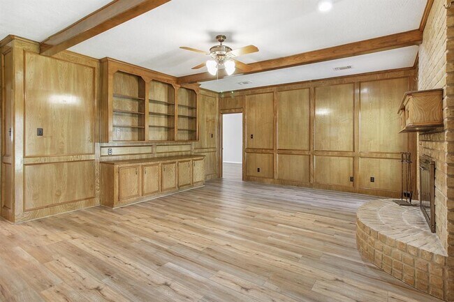 Building Photo - 5402 Summerfield Ln