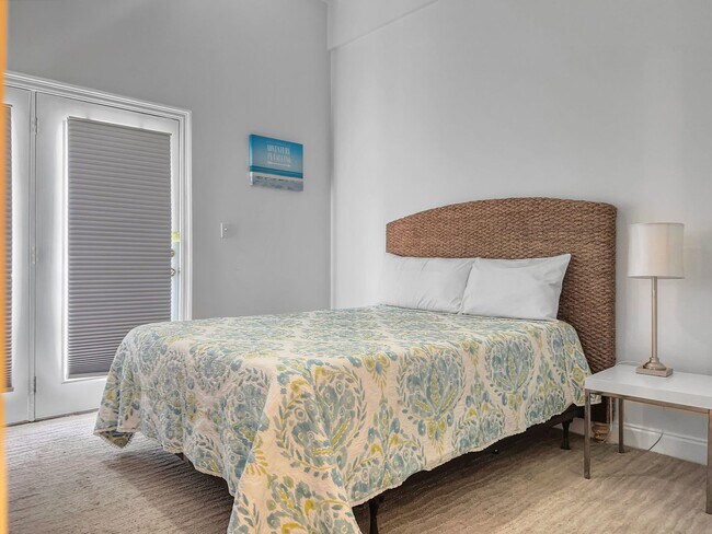 Building Photo - Fully furnished 3-Bedroom in The Plaza of Destin