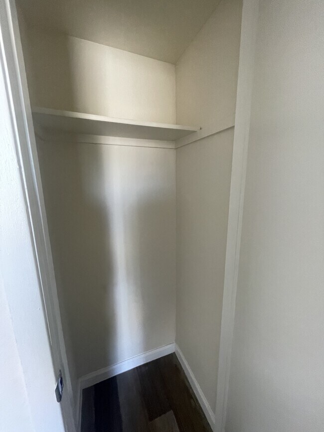 Building Photo - 864 Barandal Dr