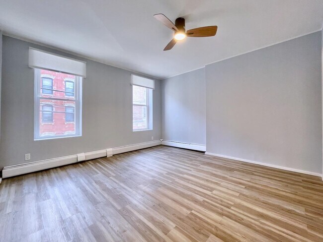 Building Photo - 259 3rd St