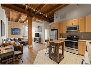 Building Photo - 400 N 1st St