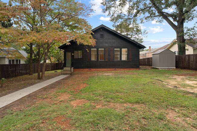 Building Photo - 3107 Old Buncombe Rd