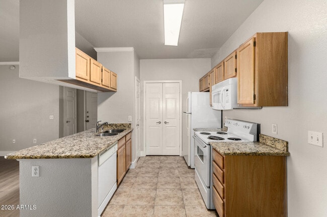 Building Photo - 5401 E Van Buren St