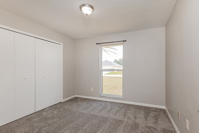 Building Photo - 4400 SW 6th Ave