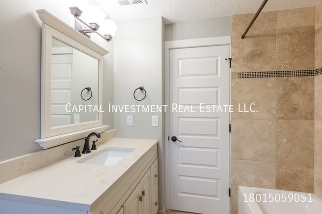 Building Photo - 212 B St E