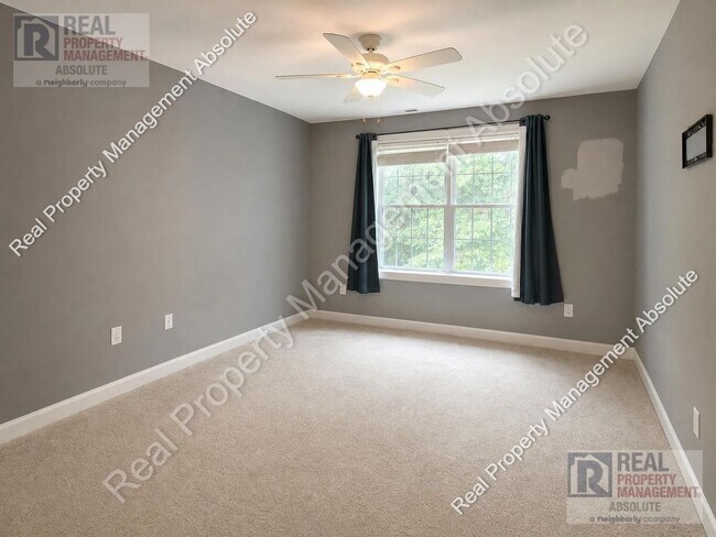 Building Photo - Prime Hudson Location: 3-Bed Townhouse Beside Benson’s Park