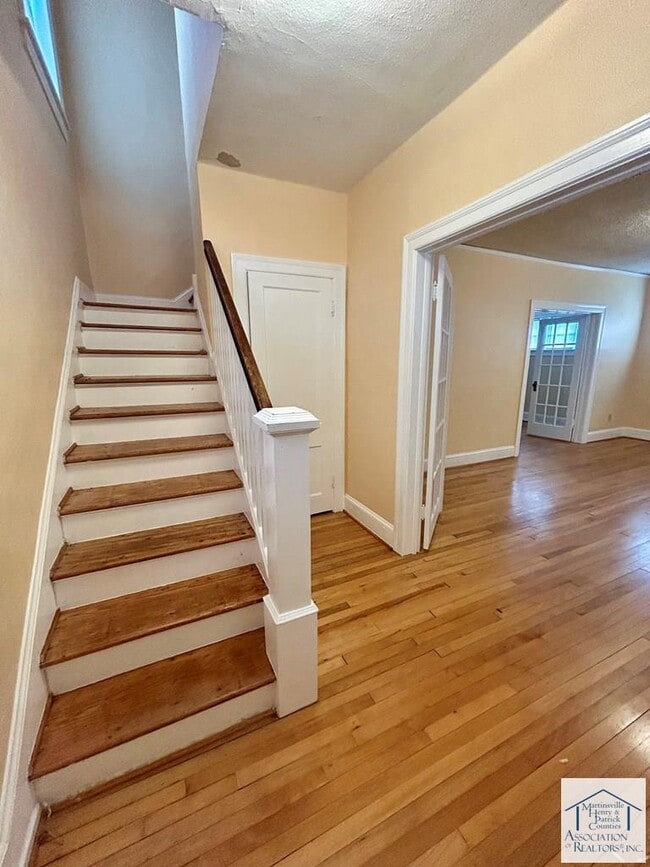 Building Photo - 2708 Riverside Dr
