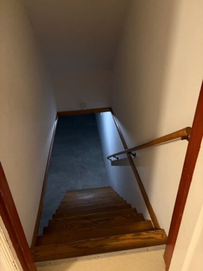 Building Photo - 8100 - 547/549 COURT AVE. (WESTON)