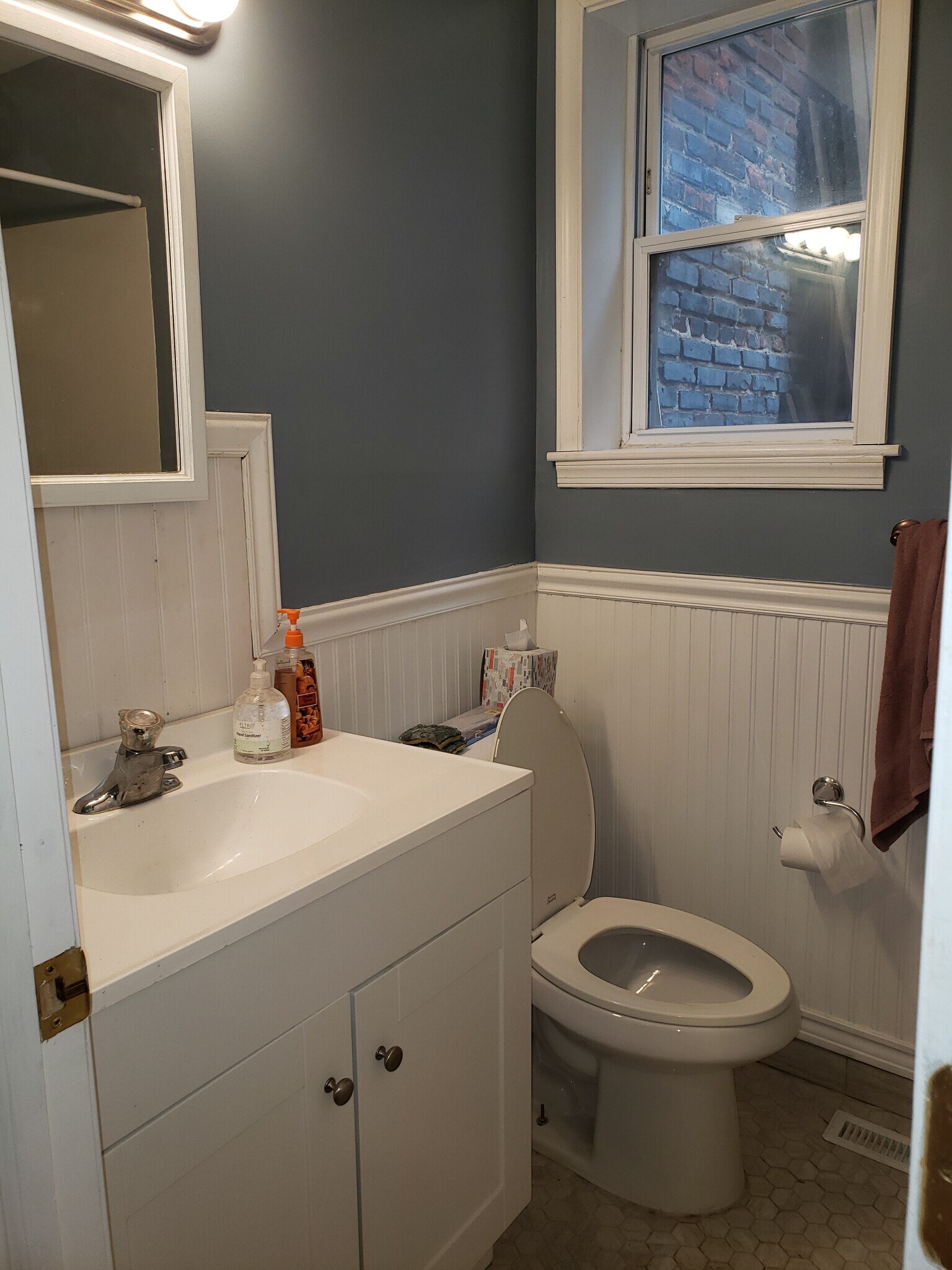 Bath - 1413 W Ritner St