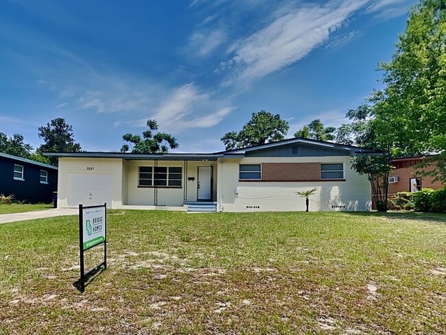 Building Photo - 7537 Dalehurst Dr S