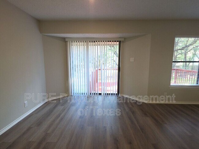 Building Photo - 1406 Bullhill Cove