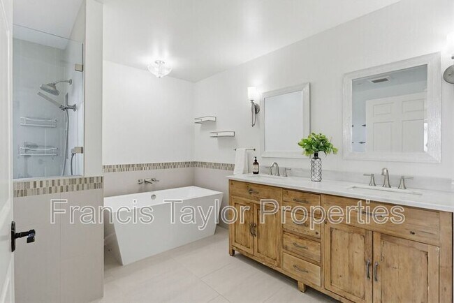 Building Photo - 29059 Meadow Glen Way W
