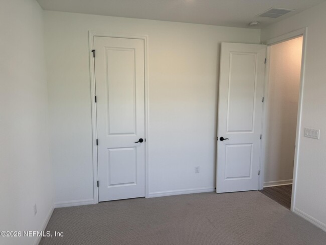 Building Photo - 236 Hawthorn Pk Cir