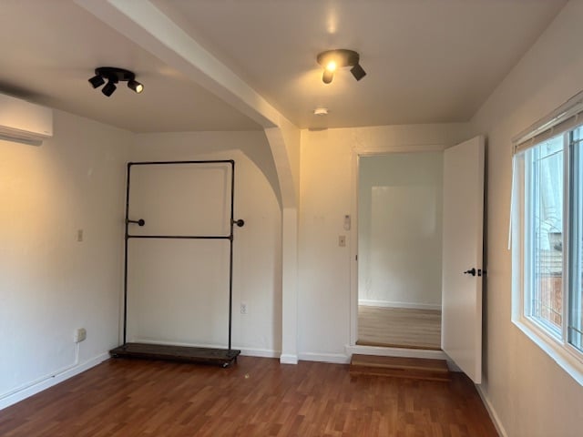 2nd downstairs bedroom with private entrance - 8033 Winthrope St