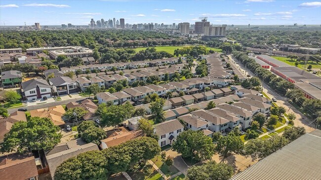 Building Photo - 5416 Winton St