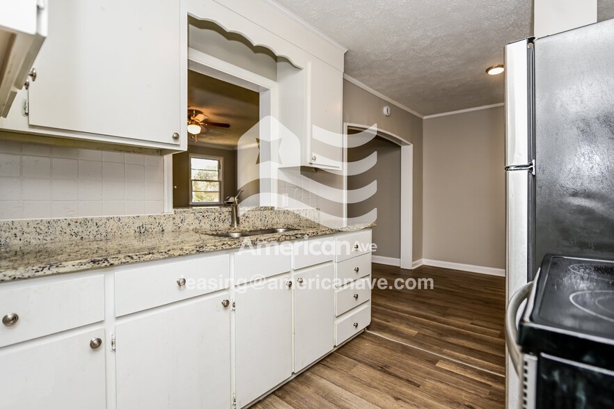 Building Photo - 114 Ravenwood Way