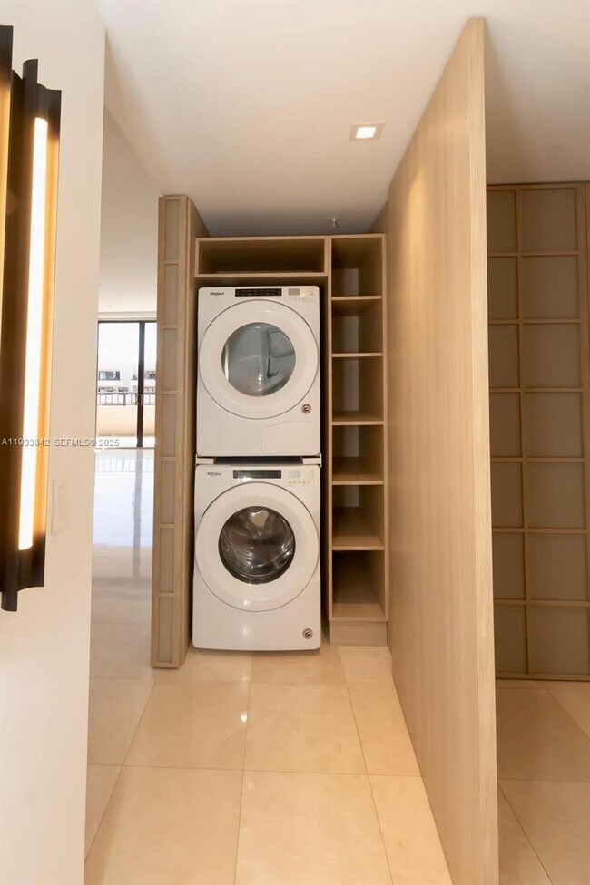 Building Photo - 251 Crandon Blvd