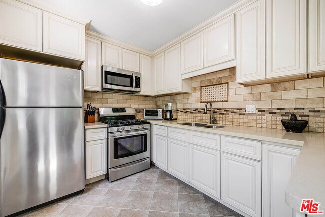 Building Photo - 17150 Cantlay St