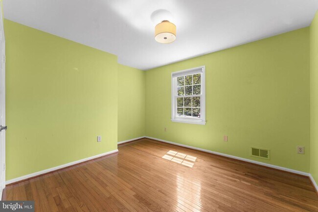 Building Photo - 901 Holly Creek Dr