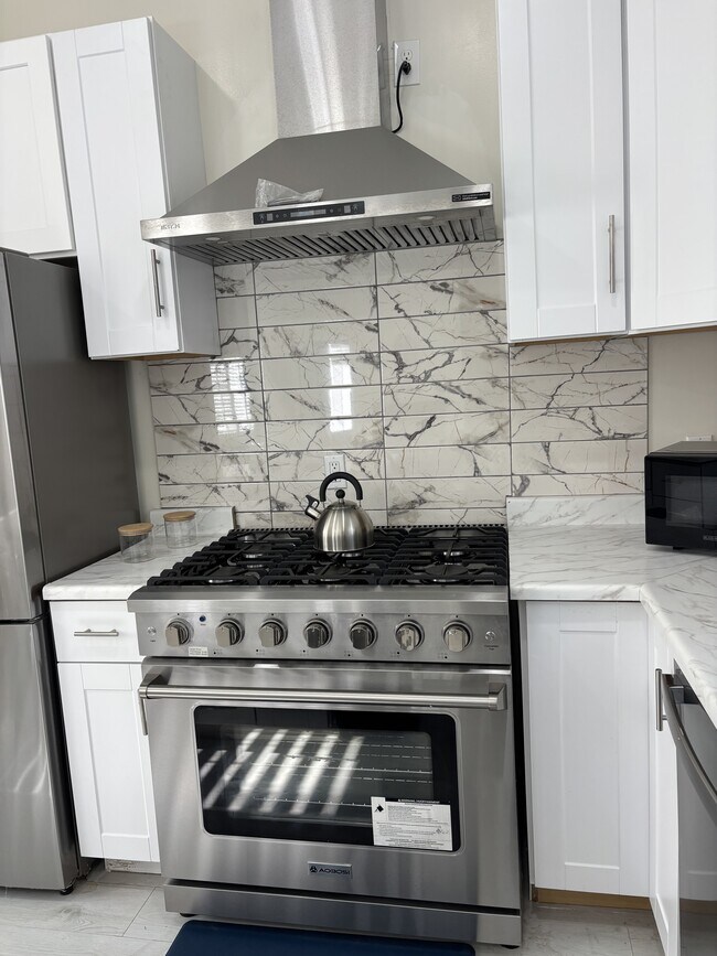 Building Photo - 1704 W 94th St