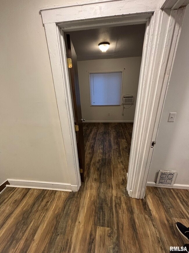 Building Photo - 707 E Nebraska Ave