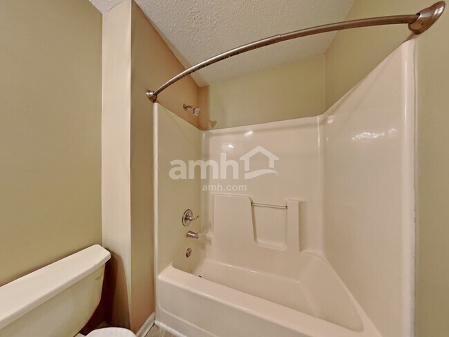 Building Photo - 950 Millbrook Dr