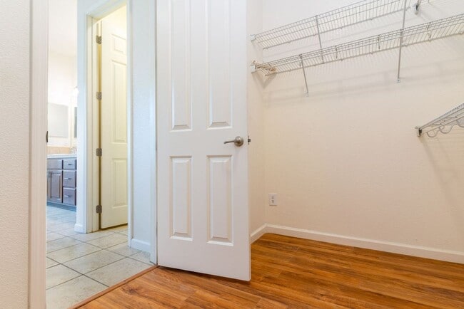 Building Photo - 3350 W Stewart Ave