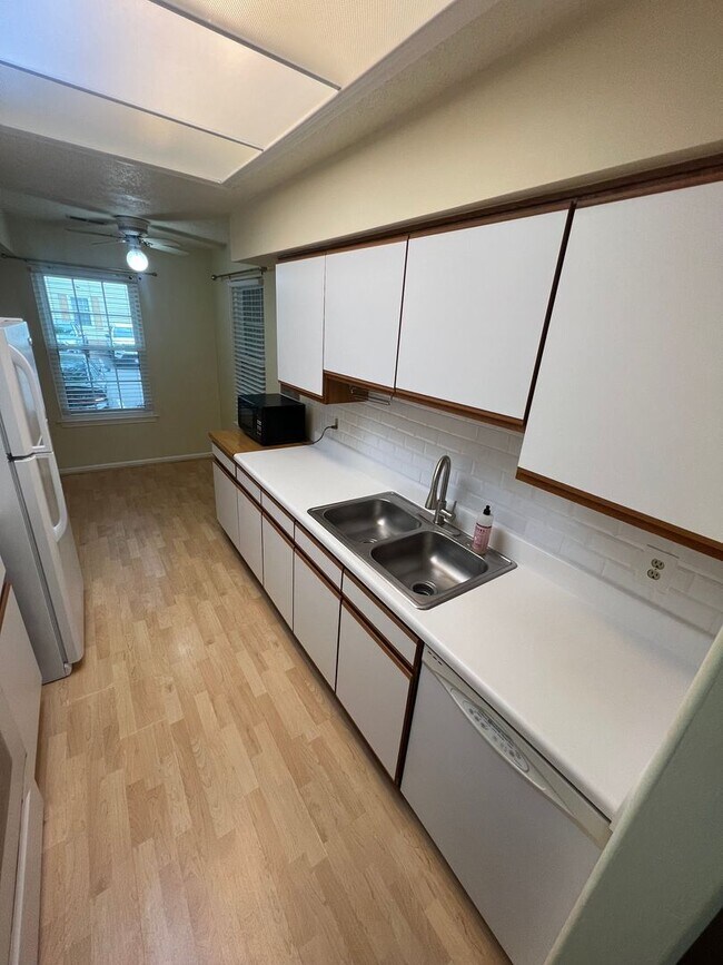 Building Photo - 833 Gas Light Ln