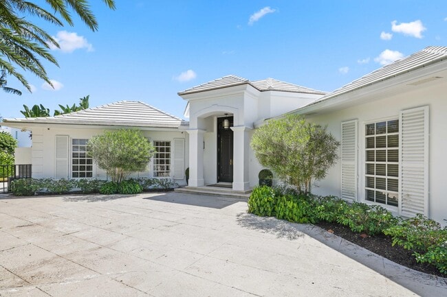 Building Photo - 2204 Notre Dame Dr