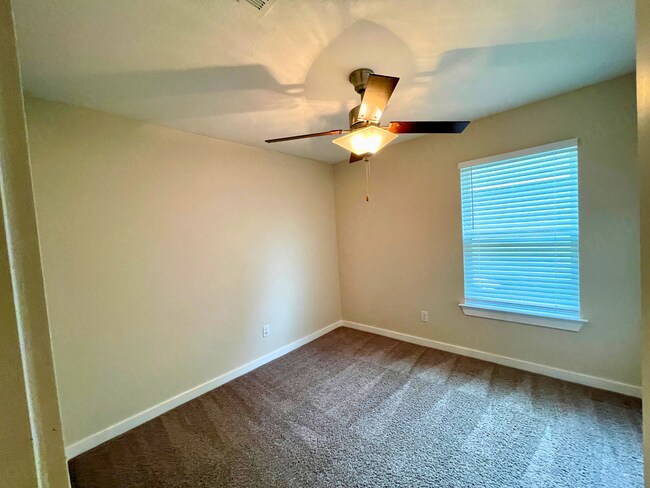 Building Photo - Modern 3 Bedroom Home with Office and Covered Patio in Marion