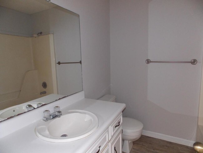 Building Photo - 140 Lanier Dr