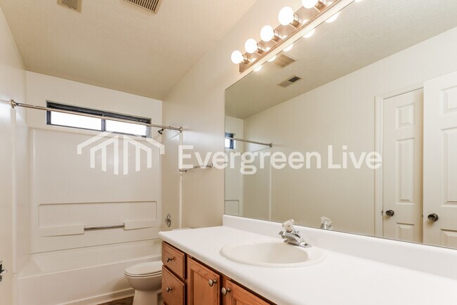 Building Photo - 6621 Deer Knolls Dr