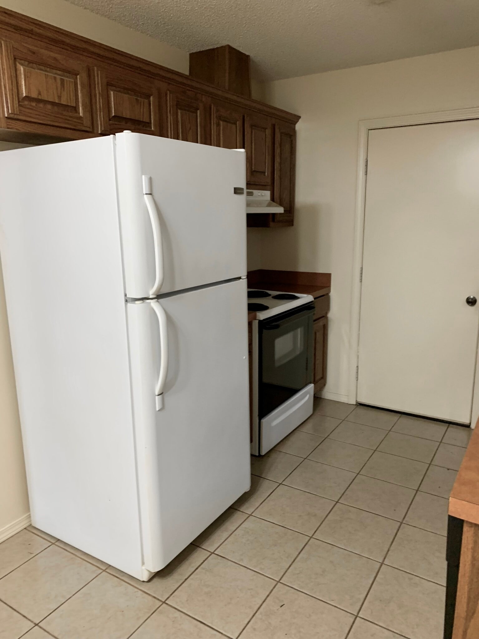 Building Photo - 503 E 5th Plz