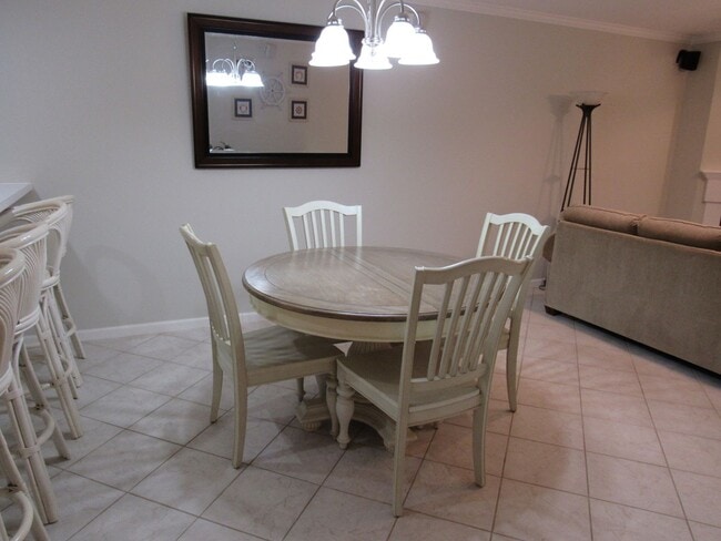 Building Photo - Lakefront 2 bedroom Condo For Rent