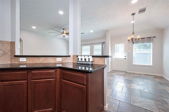 Building Photo - 2819 Lakecrest Way Dr