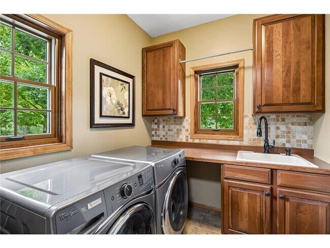 Building Photo - 18464 Farmstead Cir