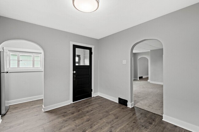 Building Photo - Beautiful 4 bedroom home in Coraopolis available June 1!