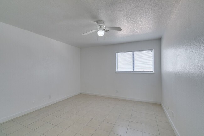 Building Photo - 6987 Mendon Ln