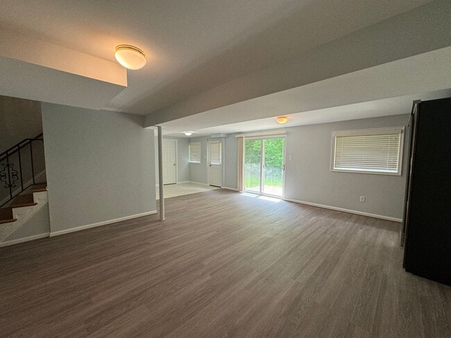 Building Photo - Sought-After 4 Bed 3 Bath L-Shaped Rambler...