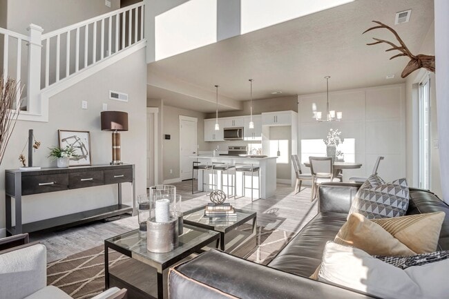 Building Photo - 3 Bedroom 2 Bath Townhome in Orem!!