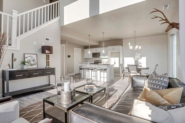 Building Photo - End Unit Townhouse In Orem!!