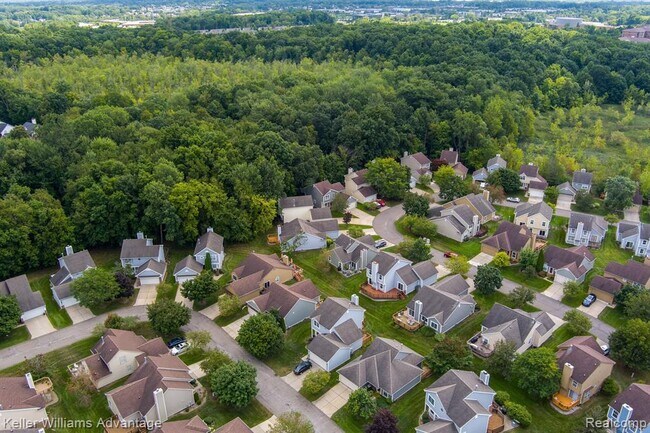 Building Photo - 41498 Cornell Dr