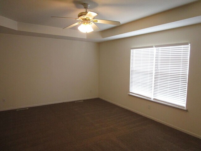 Building Photo - 1704-1706-1706 Louise Cir