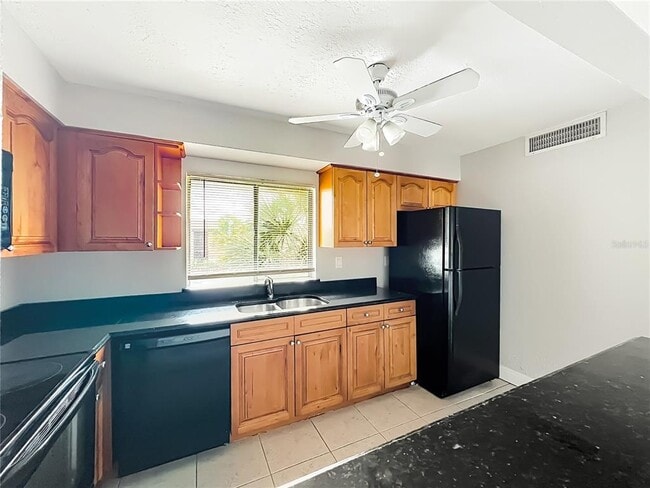 Building Photo - 568 Orange Dr