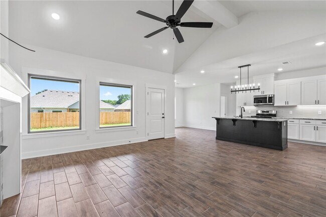 Building Photo - 110 N Banner Ave