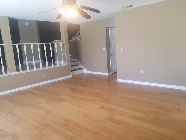 Family room - 2908 Shannon Cir